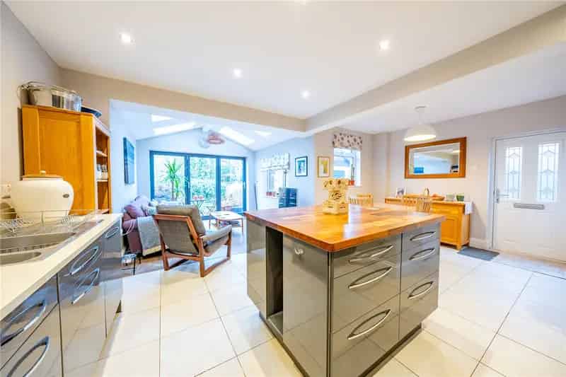 1930s Four Bedroom Semi-Detached House with Modern Extension