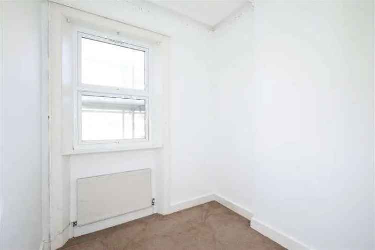 3 Bed Flat for Sale in Ealing