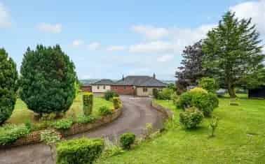 Spacious Detached House with 4 Bedrooms and 075 Acres