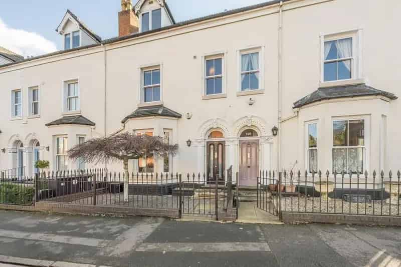 5 Bedroom Townhouse for Sale