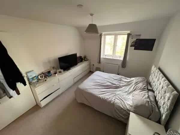 2-Bed Flat Chichester 15 Min Walk to Town