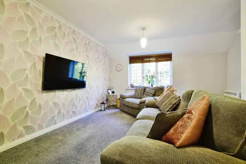 2 Bedroom Flat for Sale Wilmslow Cheshire SK9 Newly Extended Lease
