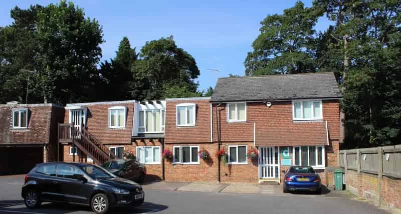 Modern Office Suite Near Town Centre with Parking