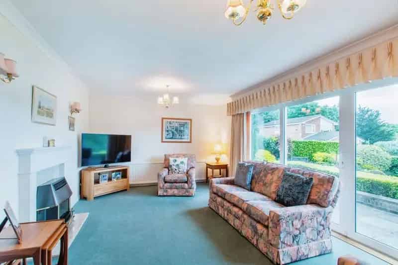 4 bedroom Detached House for sale, Batley, West Yorkshire, WF17