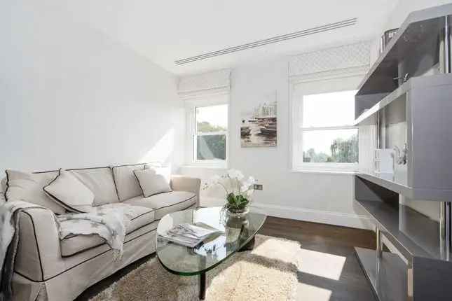 Flat to rent in Arkwright Road, Hampstead NW3