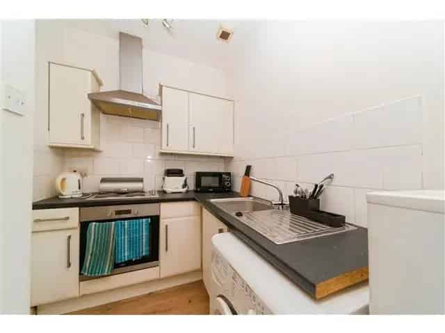 2 Bedroom Ground Floor Flat For Sale