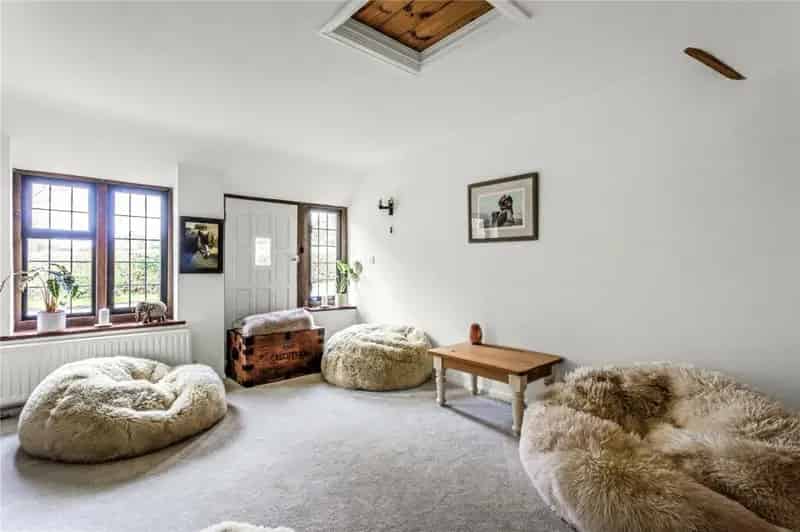 Family Home with Pool and Stabling near Oxted