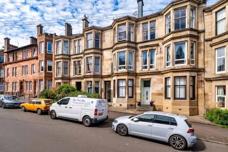 3 Bedroom Apartment for Sale in Pollokshields Glasgow