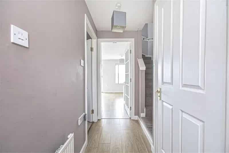 2 Bed Semi Detached House with Garden and Parking