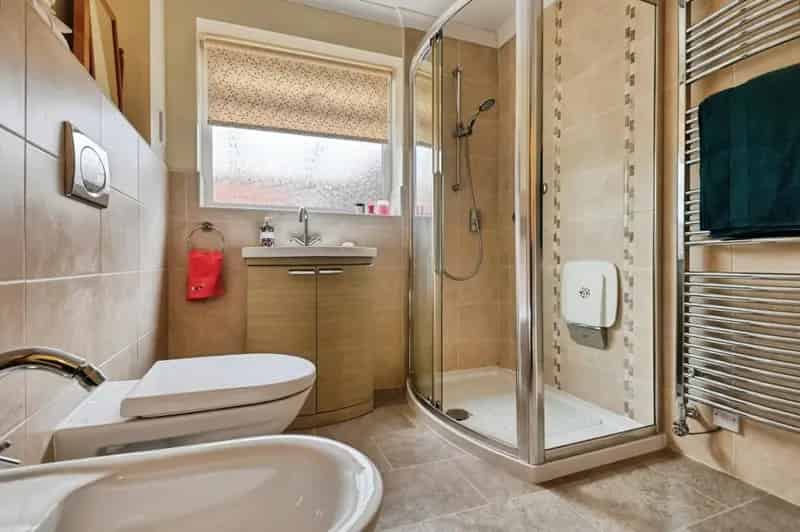 3 Bedroom Detached Bungalow For Sale in Four Oaks