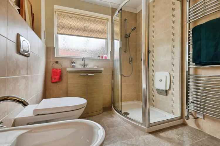 3 Bedroom Detached Bungalow For Sale in Four Oaks