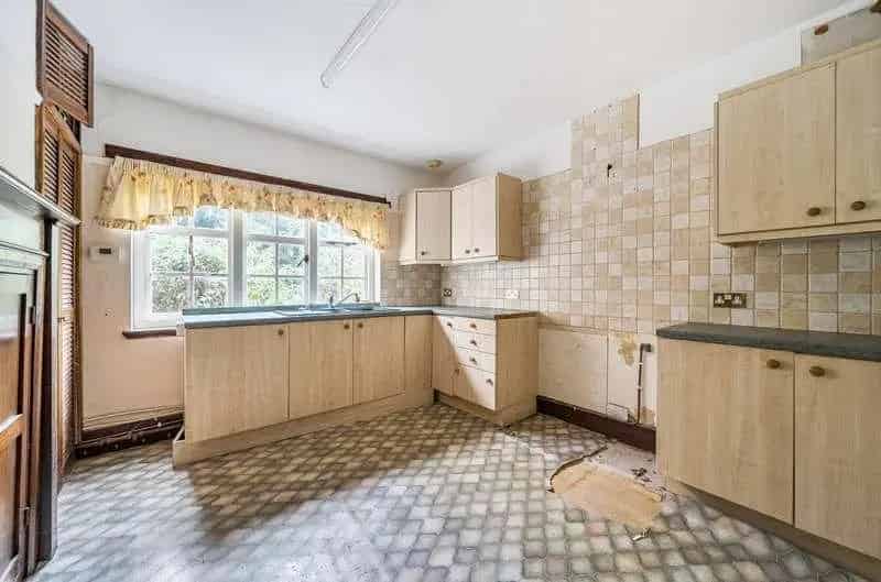 4 bed house for sale