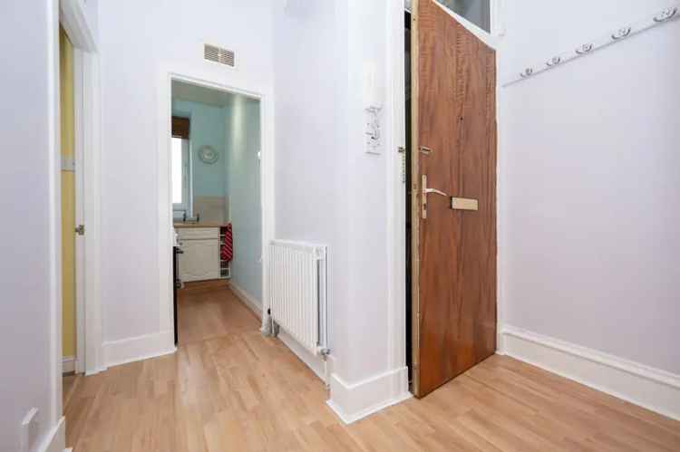 Spacious 1-Bedroom Flat City Centre Location