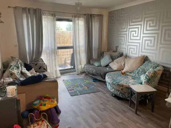 Spacious Apartment near Train Station and Amenities