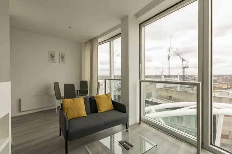 Birmingham City Centre Apartment  Stunning Views Rotunda Building