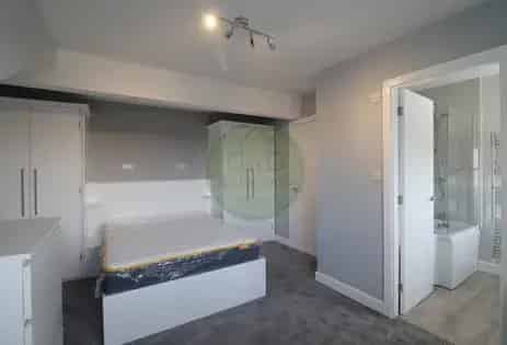 2 Bed House Leeds Fully Refurbished Modern Kitchen Ensuites