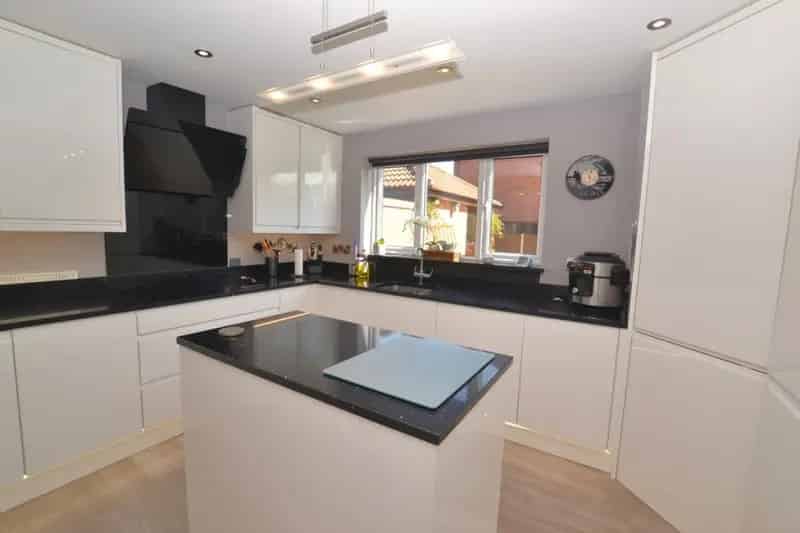 4 Bedroom House For Sale Detached Garage Large Garden