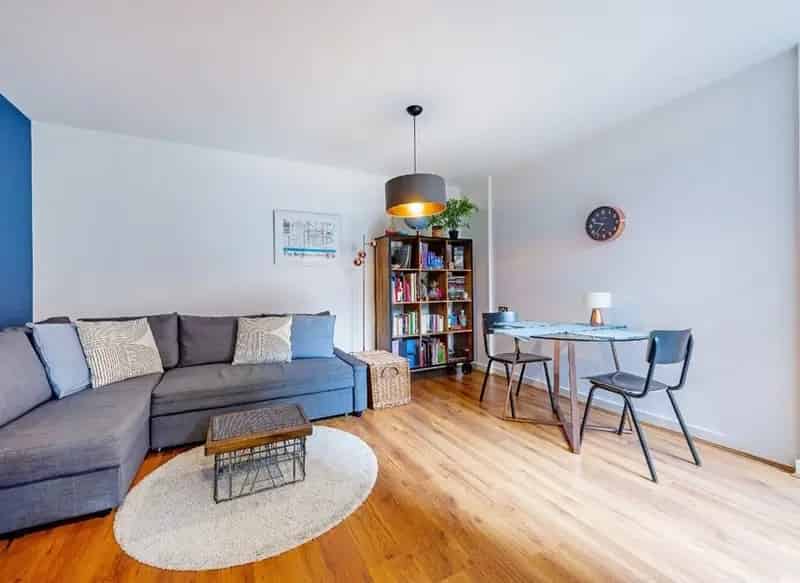 2 Bed Flat in Xchange Point Modern Open Plan Secure Gated Development