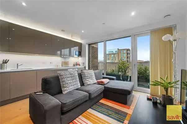 Modern Apartment with Balcony and Amenities