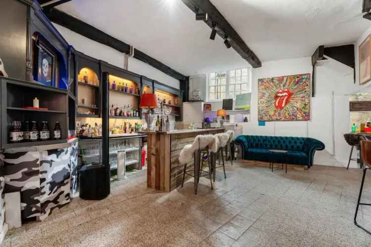 End of Terrace House for sale with 2 bedrooms, Lower High Street Burford, Oxfordshire