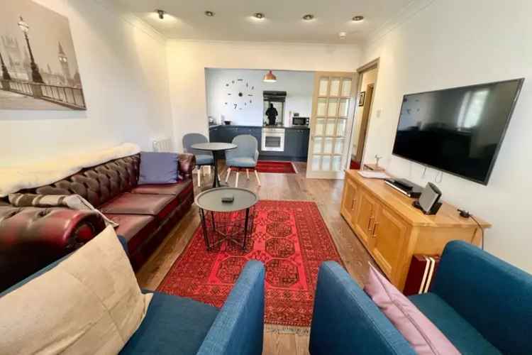 2-Bed Furnished Apartment NN5 - Secure Parking Available