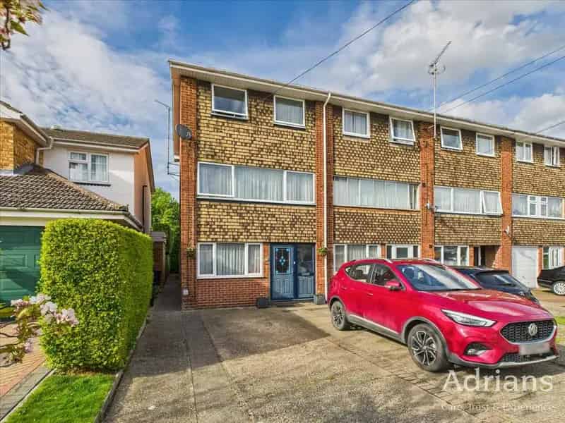 4 Bedroom House for Sale