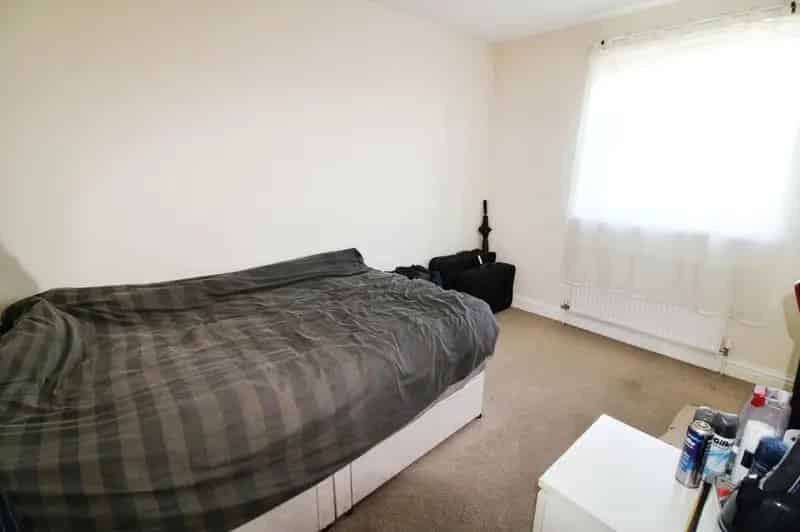2 Bedroom Flat for Sale Castleford West Yorkshire WF10