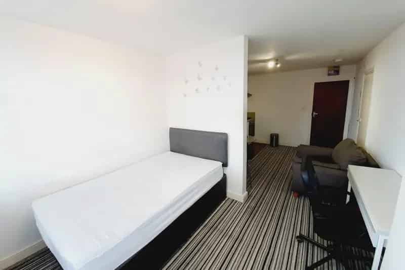 Studio Apartment near University of Birmingham and QE Hospital