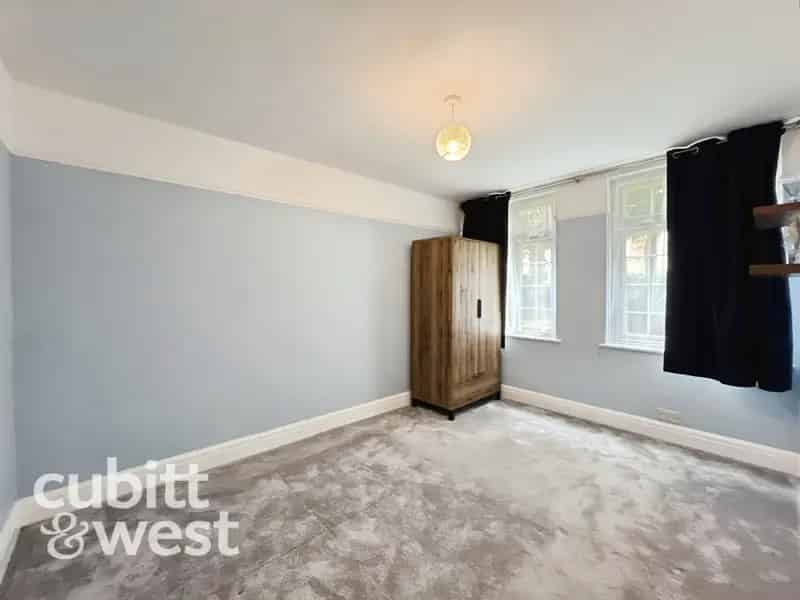 2 Bedroom Apartment to Rent Near Amenities