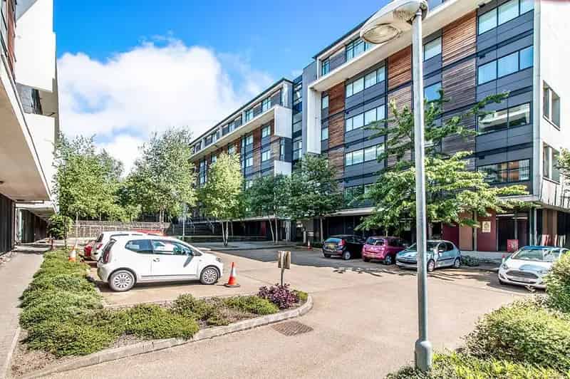 2 Bedroom Flat for Sale Salford M50 - MediaCity, Parking