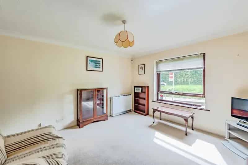Chain Free Apartment - First Floor, Parking, Modernisation Potential