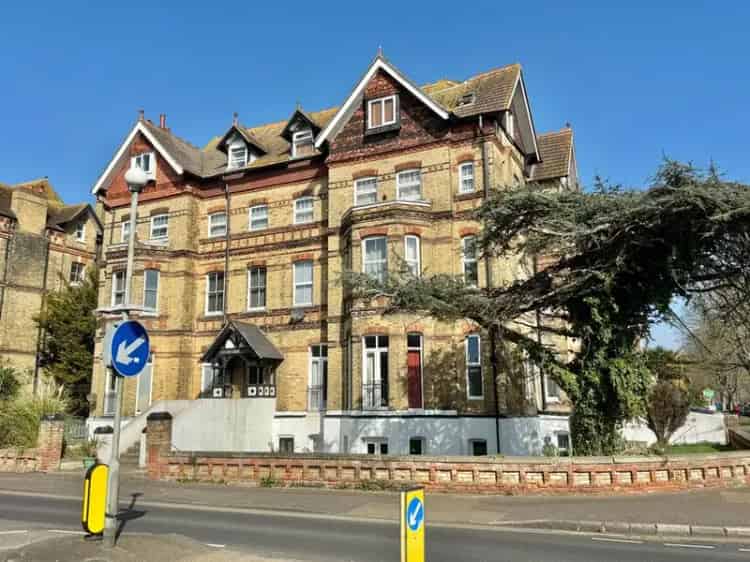 2 Bedroom Flat for Sale Folkestone Kent CT20
