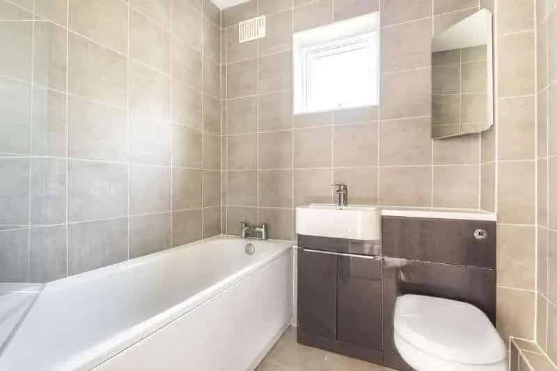 1 Bed Flat for Sale - Garage - No Onward Chain