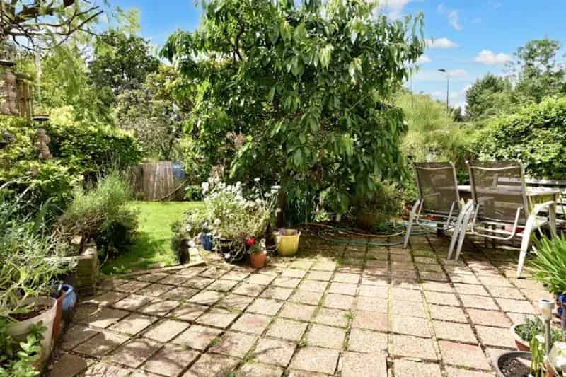 2 bed flat for sale