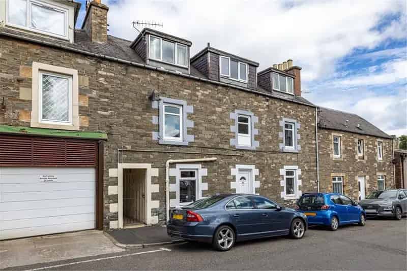 3 Bed Flat Maisonette with 1 Reception Room and Private Garden