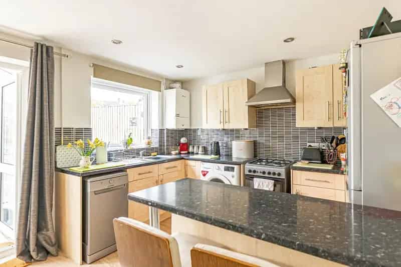 3 Bedroom End Terrace House For Sale