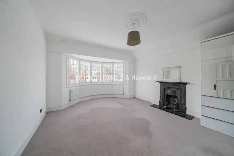 Four Bedroom Edwardian Home with Garden and Garage