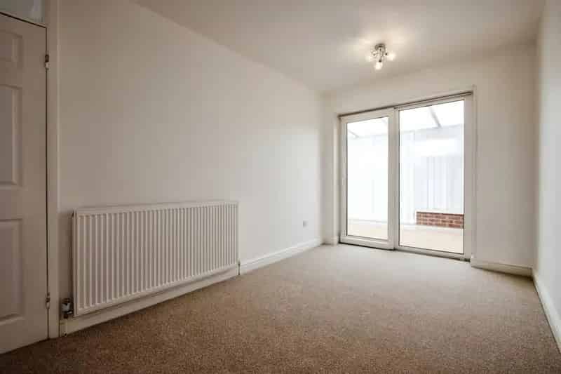 Refurbished 2 Bed House with Conservatory and Garage