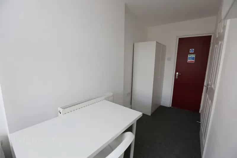 1 Bedroom Student Studio Apartment to Rent in Nottingham