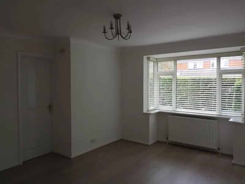 2 Bedroom Apartment to Rent - Modern Ground Floor Apartment