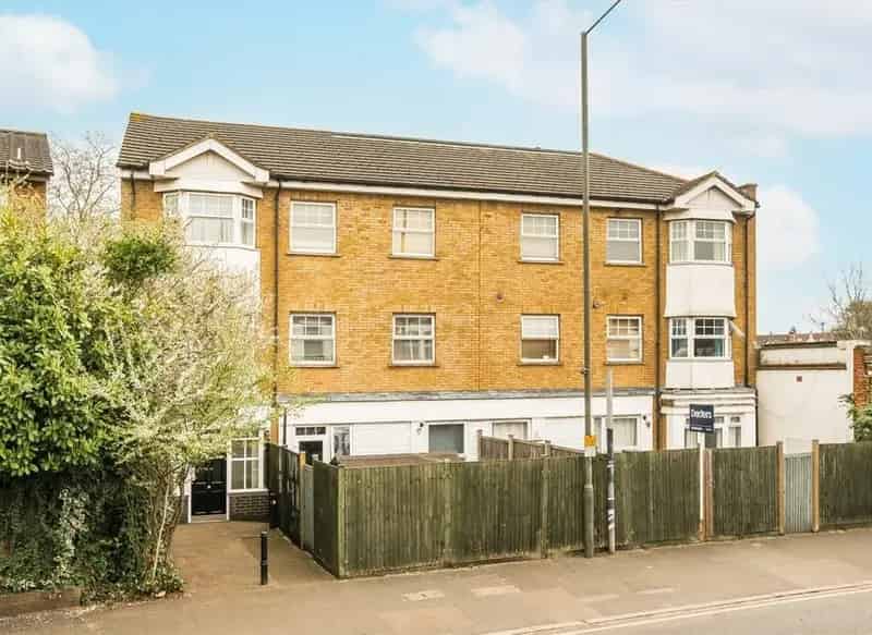 Two Double Bedroom House Near Raynes Park Overground
