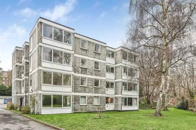2 Bedroom Flat for Sale in SW13 0HZ