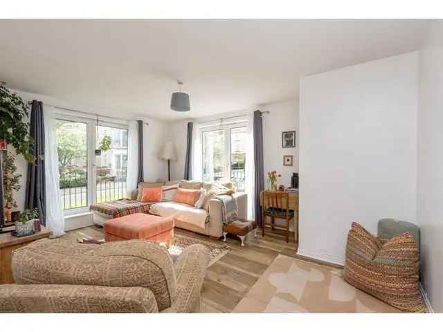 2 Bedroom Flat for Sale in Shandon