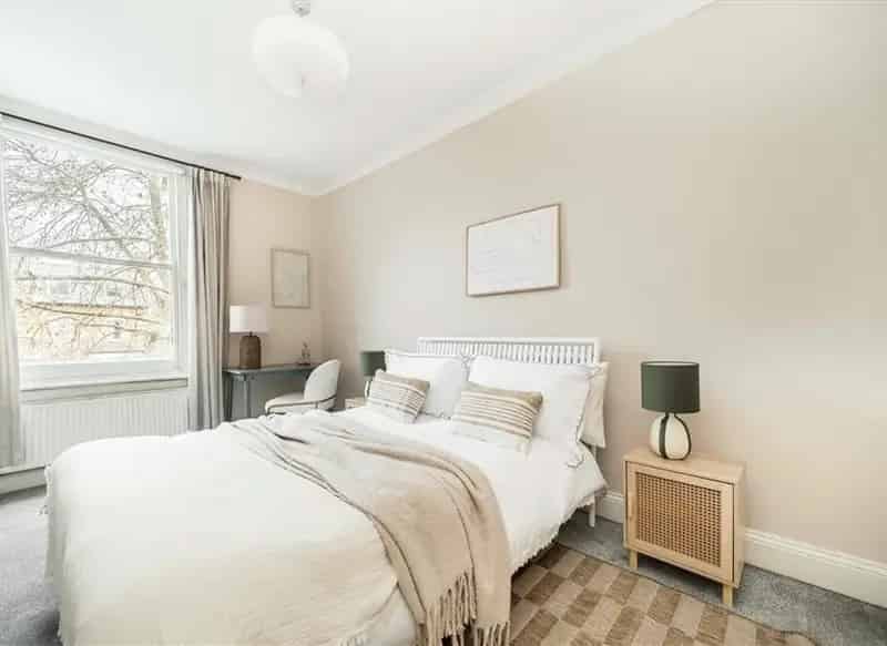 2 Bed Victorian Flat Telegraph Hill  Share of Freehold