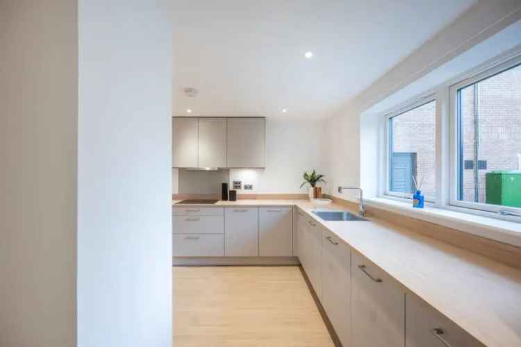 Apt 3, Colinton Road