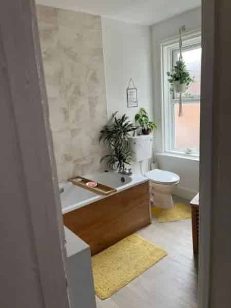 House near Woodside Primary School - 2 bedrooms