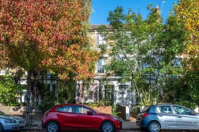 Spacious Terraced House in Stoke Newington with Planning Permission