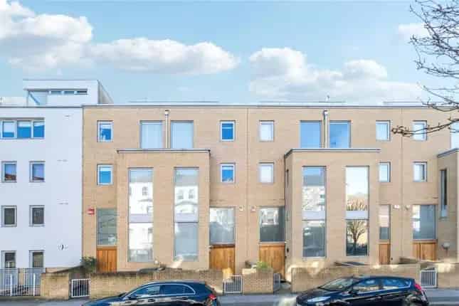 Townhouse for Sale Ilminster Gardens London SW11