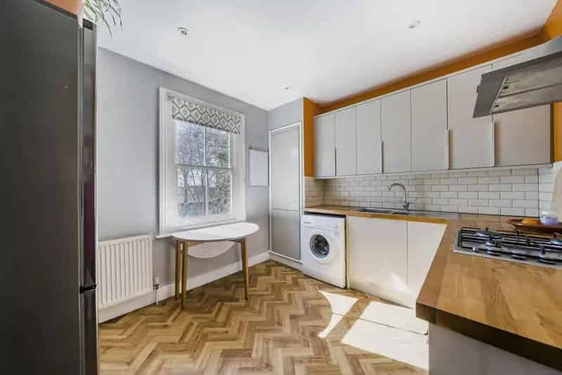 Two Bedroom Period Conversion Near Streatham Common Station