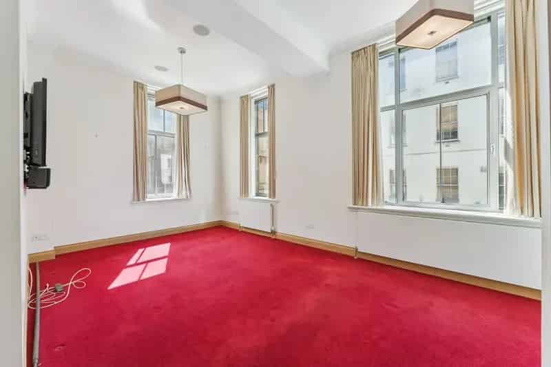 2-Bedroom Flat in Merchant City Palazzo Building with Secure Parking